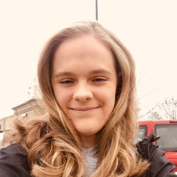 Meet your Posher, Katie - Picture 1 of 1